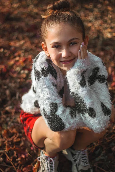 Photo Session Girls Forest Children Style Red Shorts — Stock Photo, Image