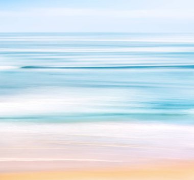 Bulanık hareket ile sakin Pasifik deniz manzarası