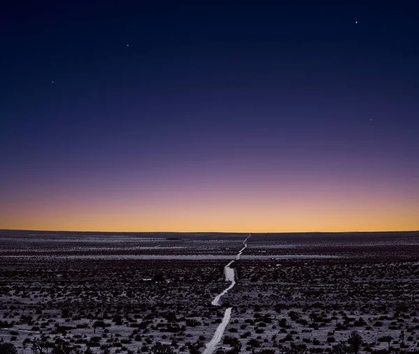 Solitario deserto strada — Foto Stock