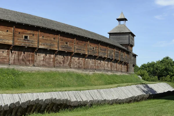 Ένα Αρχαίο Φρούριο Τείχη Στην Παλιά Πρωτεύουσα Της Ουκρανίας Hetman — Φωτογραφία Αρχείου