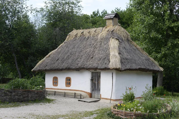 乌克兰传统住房Pirogovo — 图库照片