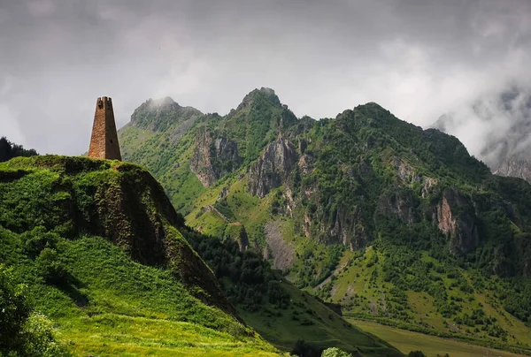 Turm Georgien Und Den Bergen — Stockfoto