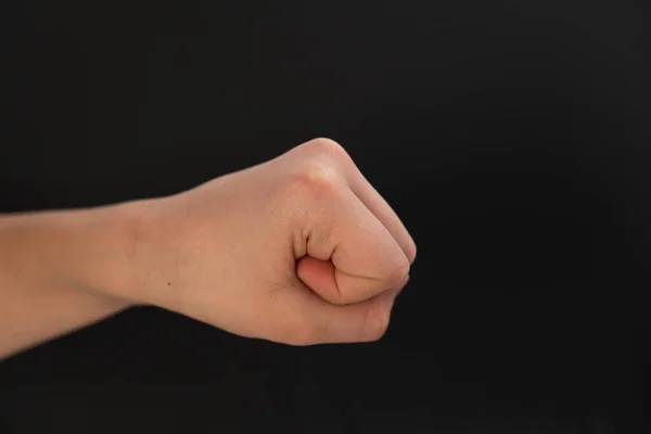 Die Handfläche Eines Teenagers Auf Schwarzem Hintergrund Körperteile — Stockfoto