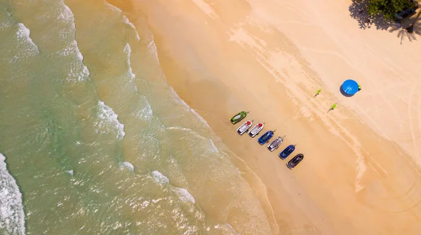 Aérea Vista Pájaro Las Olas Del Mar Contra Línea Costa — Foto de Stock