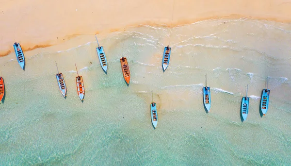 Aérea Shoreline Con Barcos Pesca Botes Taxi Cola Larga Estacionando — Foto de Stock