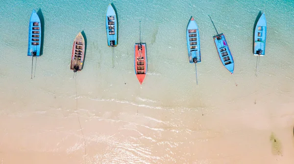 Aérea Shoreline Con Barcos Pesca Tailandeses Botes Taxi Cola Larga — Foto de Stock