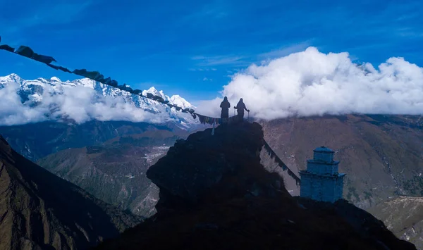 ヒマラヤ山脈の頂上の人々 — ストック写真
