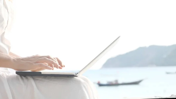 Typing Hands Laptop Keyboard Freelance Outdoor Notebook Sea Coast — Stock Photo, Image