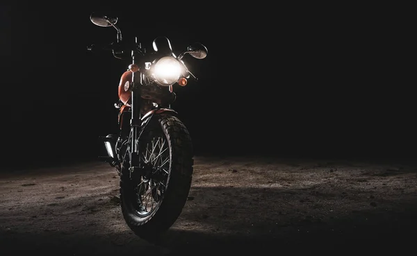 Мотоцикл Під Заднім Освітленням Чорний Фон — стокове фото