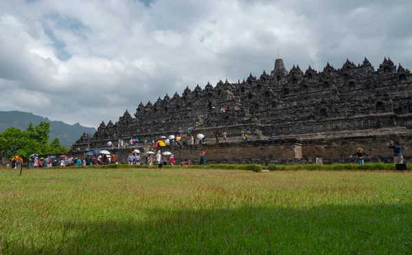 Borobudur Templom Jáva Sziget Indonézia 2019 Július Emberek Csoportja Látogatja — Stock Fotó