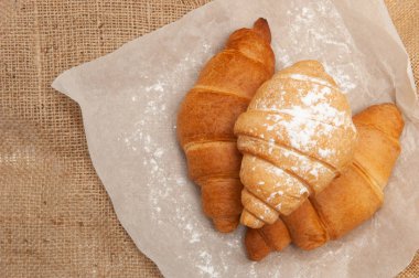 Çuval bezli kruvasanlar. Üst görünüm