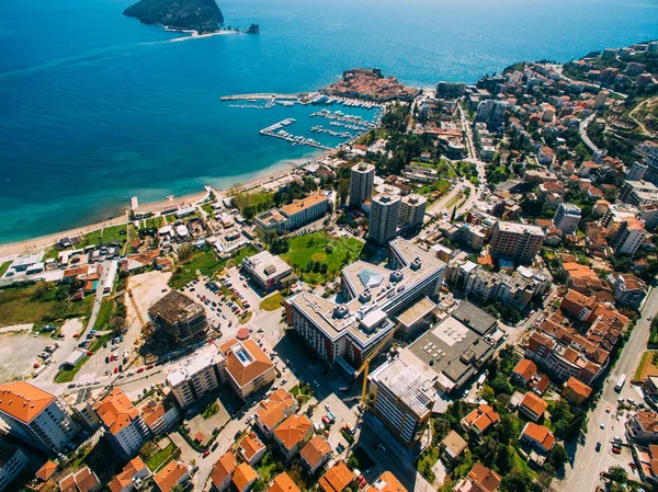 A Cidade Velha de Budva, atirando com drone aéreo. Montenegro — Fotografia de Stock