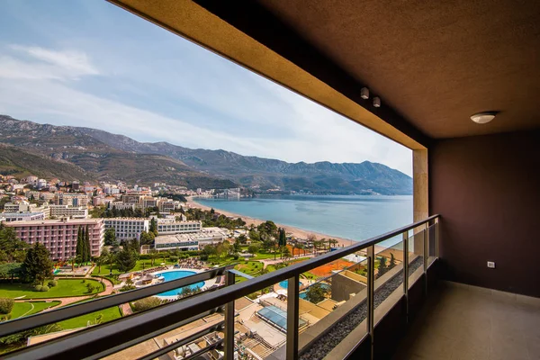 Η θέα από το ξενοδοχείο στον παραλιακό δρόμο του Becici — Φωτογραφία Αρχείου