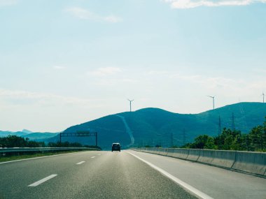 Rüzgar enerji santrali alanlarda ve dağlar