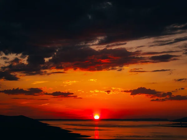 Захід сонця над морем. Захід сонця над Адріатичного моря. Сонця, щоб сидіти робити — стокове фото