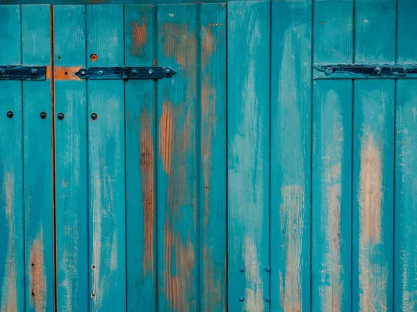 Staré modré dveře. Texturu dřeva. Texturu kovu — Stock fotografie