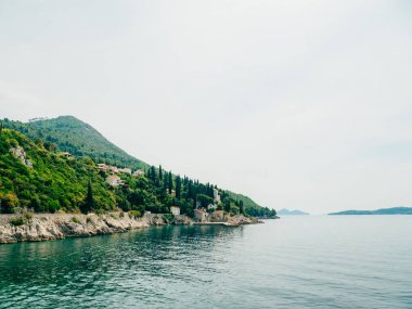Hırvatistan Dubrovnik yakınındaki Botanik Bahçesi Trsteno demirleme tekne.