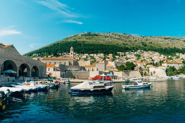 A hajó dokk, közel a régi város Dubrovnik, Horvátország. A Patra — Stock Fotó