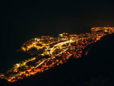 Gece Dubrovniks Old Town. Gözlem Aralık görünümünden