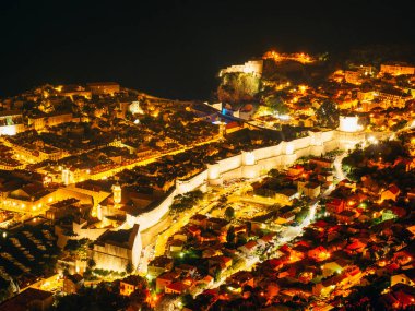 Gece Dubrovniks Old Town. Gözlem Aralık görünümünden