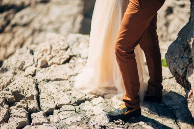 Yeni evliler buzlu. Bacaklar yakın çekim