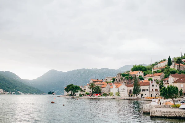 Stare Miasto Perast na brzegu zatoki Kotor, Czarnogóra. Th — Zdjęcie stockowe