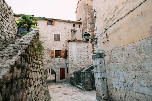 Eski Kotor şehir. Şehrin sokaklarında