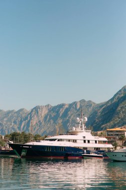 Yelkenli yakınındaki eski Kotor şehir