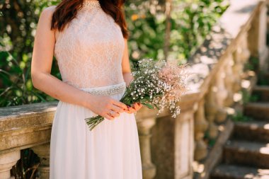 Gypsophila gelin buketi gelin elinde düğün.