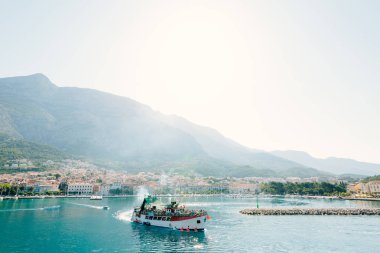 Turist, Makarska şehir gemi
