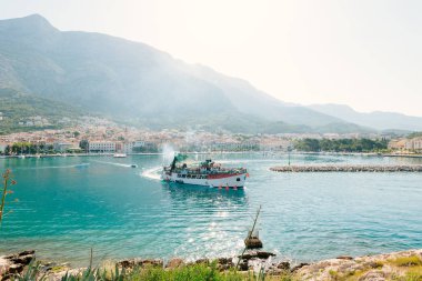 Turist, Makarska şehir gemi