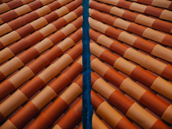 Texturu oranžové dlaždice ve střeše — Stock fotografie