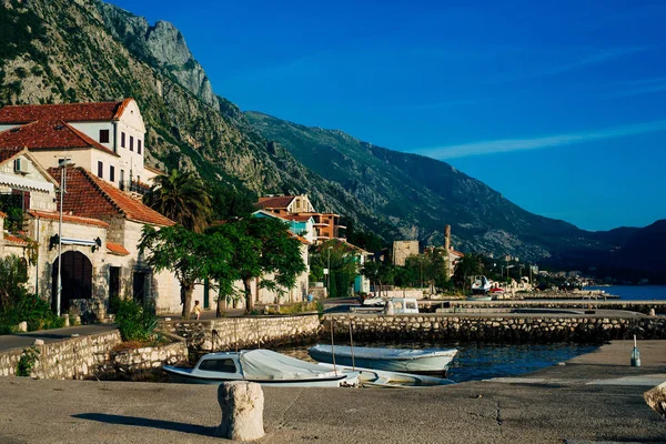 Ljuta dorf in der bucht von kotor — Stockfoto