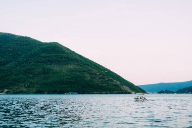 Kotor Körfezi bota. Karadağ, Adriyatik su