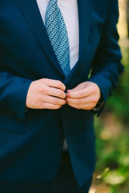Damat ceket fermuarlar. Gelinlik