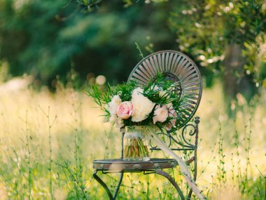 Vintage bir metal peonies buket düğün düğün m sandalye