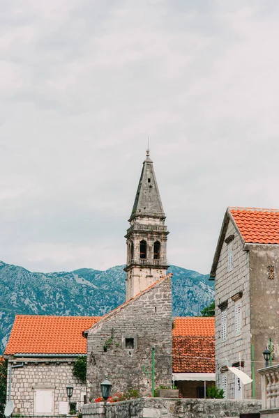 Η παλιά πόλη της Perast στην ακτή του κόλπο του Κότορ, Μαυροβούνιο. Ου — Φωτογραφία Αρχείου