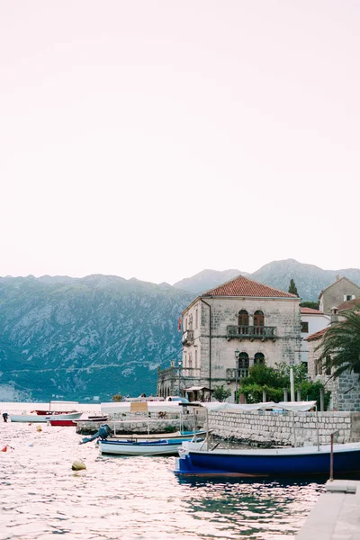 Den gamla staden Perast på stranden av Kotor Bay, Montenegro. Th — Stockfoto