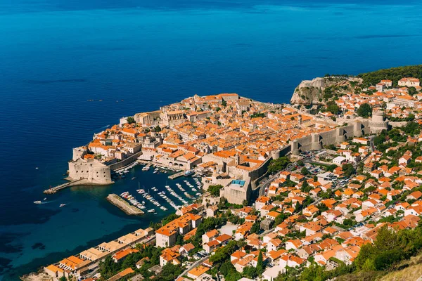 Dubrovnik Vista del casco antiguo desde la plataforma de observación — Foto de Stock