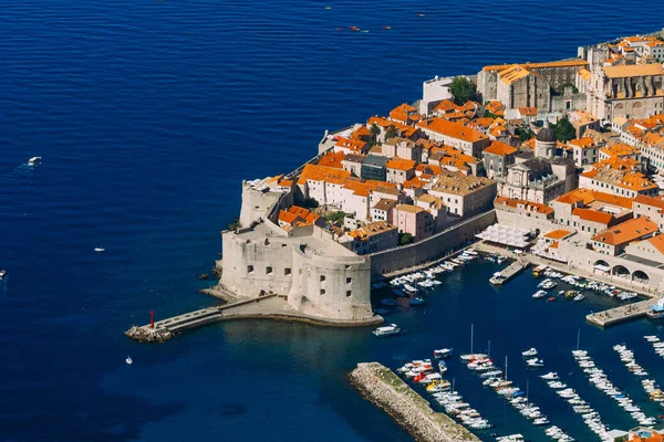 Dubrovnik Vista del casco antiguo desde la plataforma de observación — Foto de Stock
