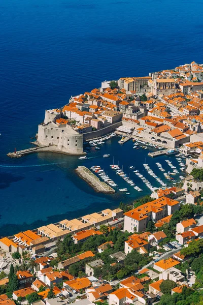 Dubrovnik Cidade Velha, Croácia. Dentro da cidade, vista para as ruas um — Fotografia de Stock