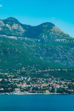 Herceg Novi, tam tersine, th karşı kıyıdan görünümü