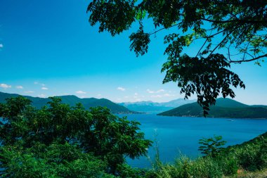 Herceg Novi, tam tersine, th karşı kıyıdan görünümü