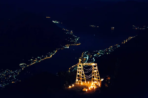 Wooden arch with candles at night. In Montenegro, on the backgro — Stock Photo, Image