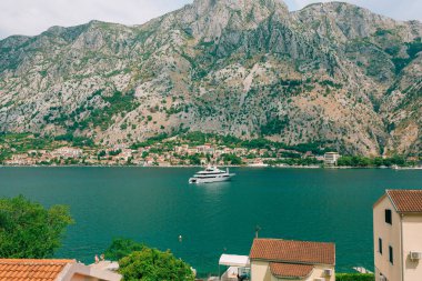 Yatlar, tekneler, gemiler Kotor Körfezi