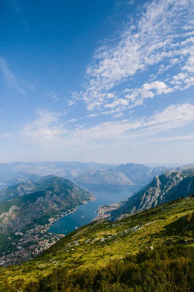 Bahía de Kotor desde las alturas. Vista desde el Monte Lovcen hasta la bahía — Foto de Stock