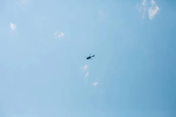 Tourist helicopter in the sky — Stock Photo, Image