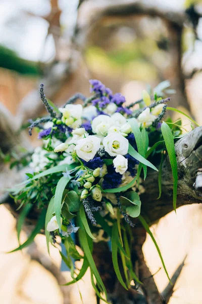Wedding bridal bouquet of roses, lisianthus, lavender, Gypsophil — Stock Photo, Image