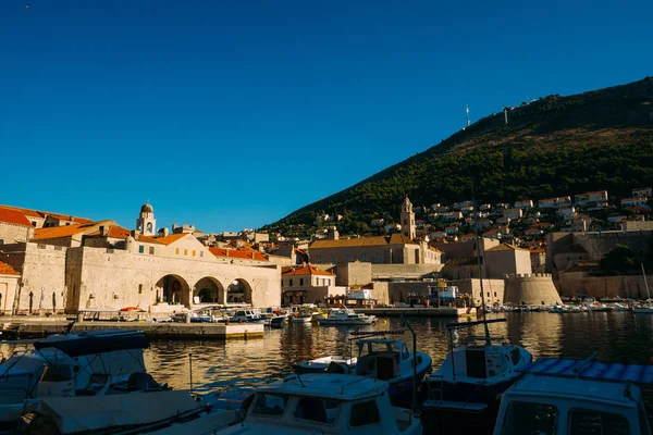 Oude binnenstad van Dubrovnik, Kroatië. Binnen de stad, uitzicht op straat een — Stockfoto