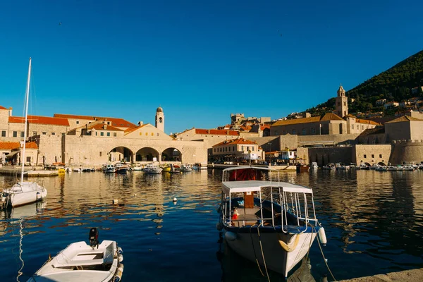 Dubrovnik Città Vecchia, Croazia. All'interno della città, vista sulle strade a — Foto Stock